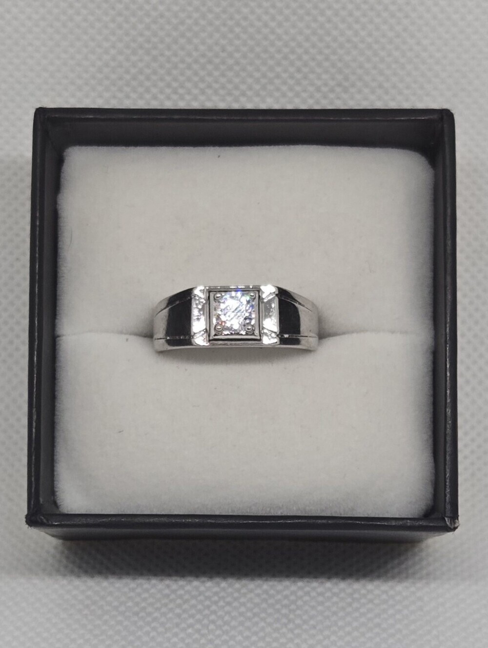 925 Sterling Silver CZ Solitaire Signet Ring Size 9 Unisex Statement Band